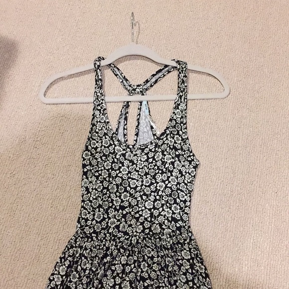 UO Kimchi Blue b&w floral dress worn once!!! - Picture 2 of 6